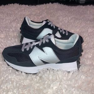 New Balance 327 in brand new condition